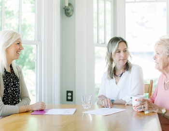 How a Social Worker Can Support Your Elderly Loved One in Minnesota