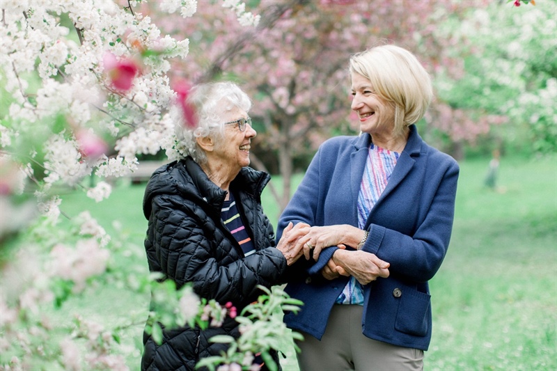 Creating a Supportive Care Team for a Loved One With Alzheimer's or Dementia