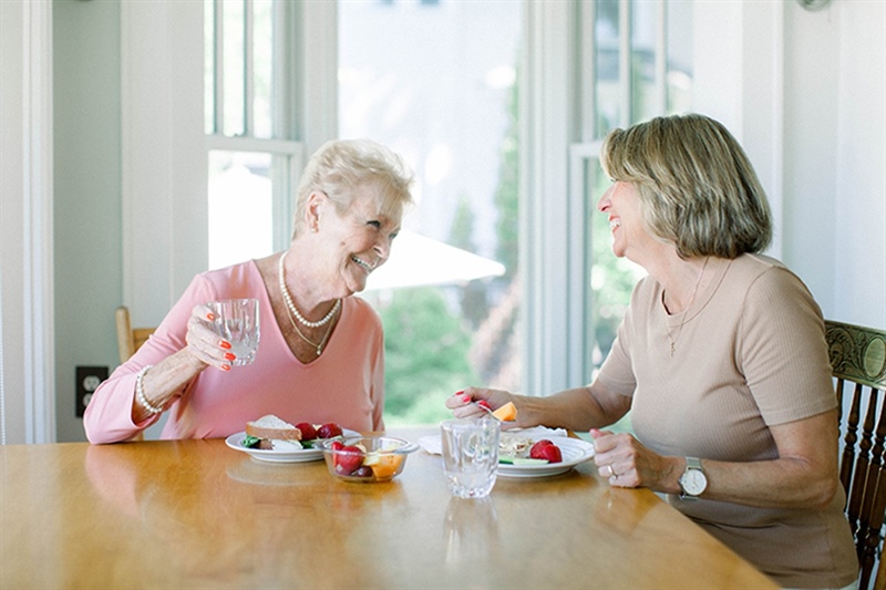 Learn How to Communicate Easier With Someone Who Has Alzheimer's or Dementia